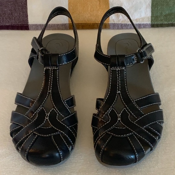 WEAR EVER AMOR BLACK SLIP ON SHOES - SZ 7M - Picture 1 of 6